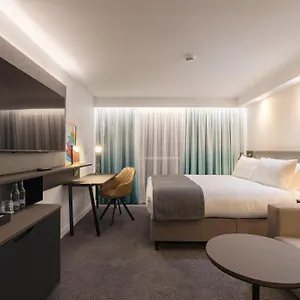 https://holiday-inn-bristol-airport.cardiffhotelswales.com